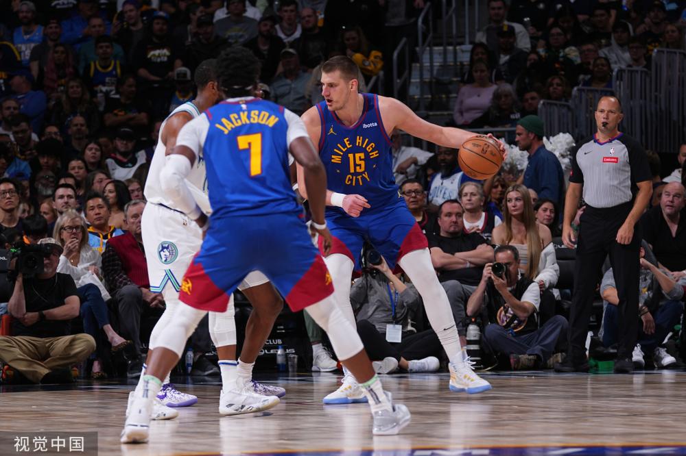 并迫使其调 并迫使其调