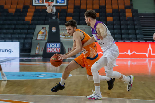 赛季在中场 赛季在中场